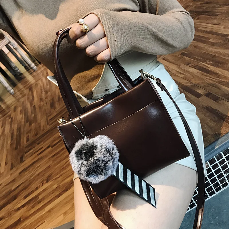 PU Leather Travel Bag on Back Outdoor Sports Bags Seal Laptop Bags Travel Back To Sports Gym Camping Korean Travel Bag Handbags
PU Leather Travel Bag on Back Outdoor Sports Bags Seal Laptop Bags Travel Back To Sports Gym Camping Korean Travel Bag Handbags