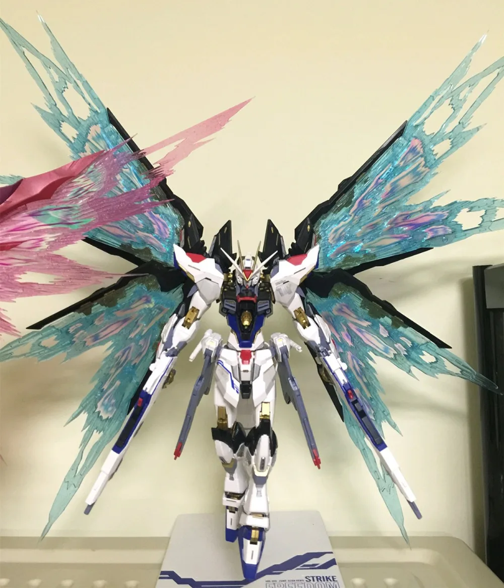 Dragon Momoko model 1:100 MG MB style Strike Freedom Gundam with Special hard Wings
Dragon Momoko model 1:100 MG MB style Strike Freedom Gundam with Special hard Wings