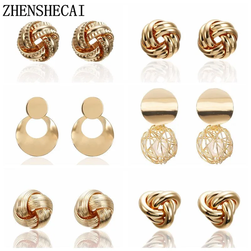 Vintage style Gold Color d Earrings for Women New Fashion Round earrings Statement Metal Geometric Pendant ear Jewelry
Vintage style Gold Color d Earrings for Women New Fashion Round earrings Statement Metal Geometric Pendant ear Jewelry