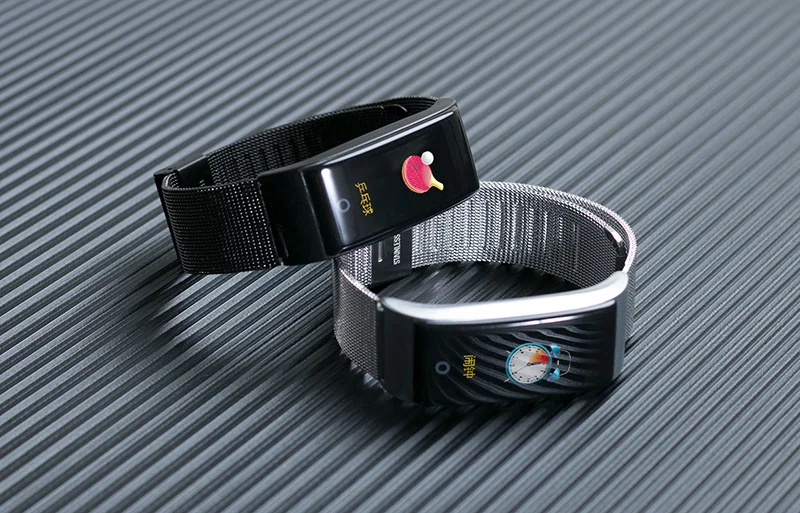 Image of gray and black strap Smart waterproof watch with pedometer. Smart waterproof watch with heart rate monitor Foto of gray and black strap Smart waterproof watch with pedometer. Smart waterproof watch with heart rate monitor
