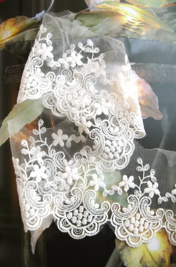 Retro offWhite Lace Trim Emroidery Scallop Florals Bridal Lace Wedding Gown Supplies
Retro offWhite Lace Trim Emroidery Scallop Florals Bridal Lace Wedding Gown Supplies