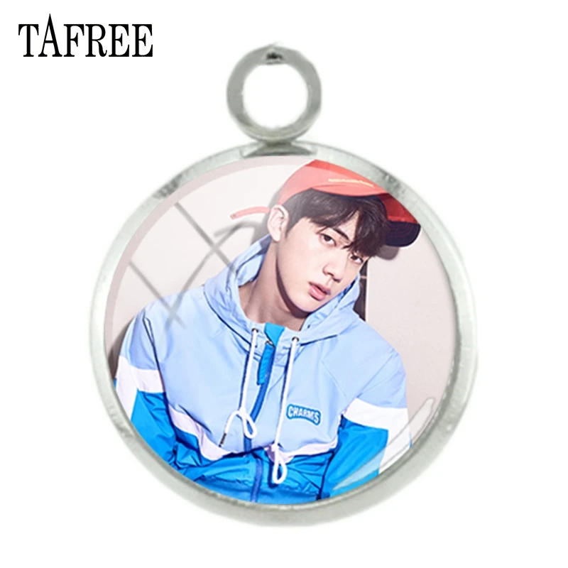 TAFREE Famous BTS Pendants Charms Fashion Music Band Members Art Picture Man Women 12mm Glass Cabochon Dome Gem Jewelry BTS83
TAFREE Famous BTS Pendants Charms Fashion Music Band Members Art Picture Man Women 12mm Glass Cabochon Dome Gem Jewelry BTS83