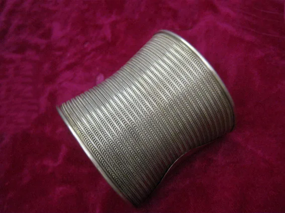 Chinese 100/% handmade wholesale personalized Miao ornaments handmade Miao silver jewelry, ultra wide fine Braided Bracelet
Chinese 100/% handmade wholesale personalized Miao ornaments handmade Miao silver jewelry, ultra wide fine Braided Bracelet