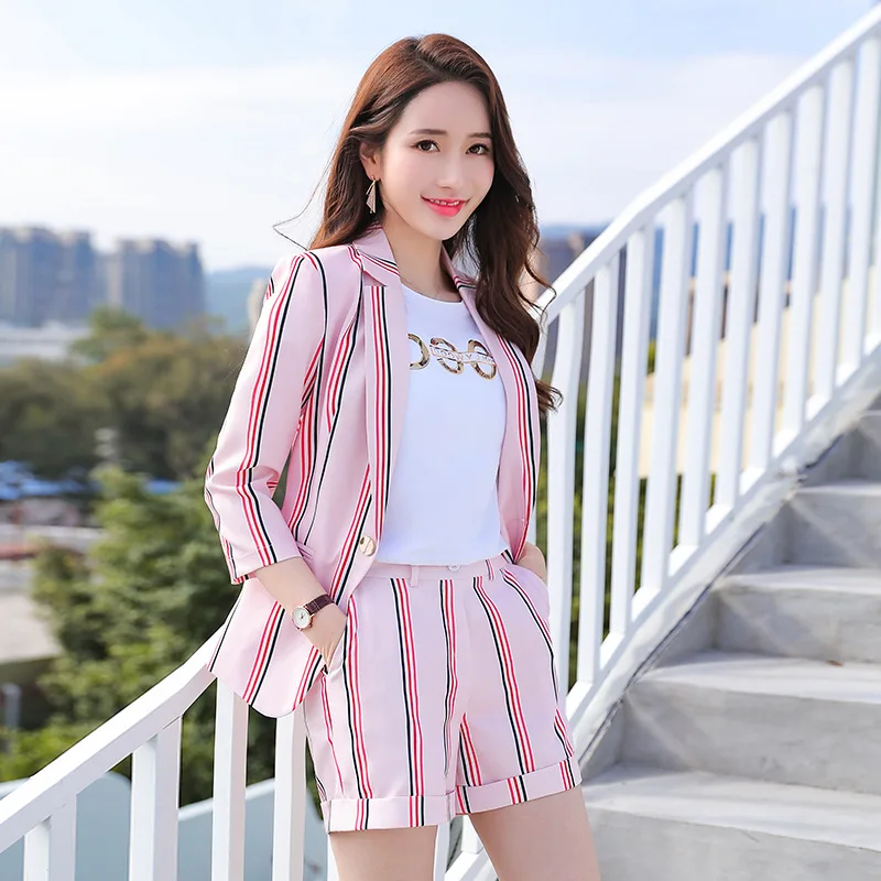 IZICFLY Summer Striped Women Business Short Suits Elegant Business Bleizer De Mujer Office Wear 2 Piece Short Set Streetwear 4XL
IZICFLY Summer Striped Women Business Short Suits Elegant Business Bleizer De Mujer Office Wear 2 Piece Short Set Streetwear 4XL