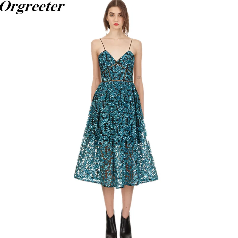Runway Design Self Portrait V-Neck Blue Sequins Sexy Backless Party Dress 2019 New Hollow out Sequin Spaghetti Strap Mid Dress
Runway Design Self Portrait V-Neck Blue Sequins Sexy Backless Party Dress 2019 New Hollow out Sequin Spaghetti Strap Mid Dress
