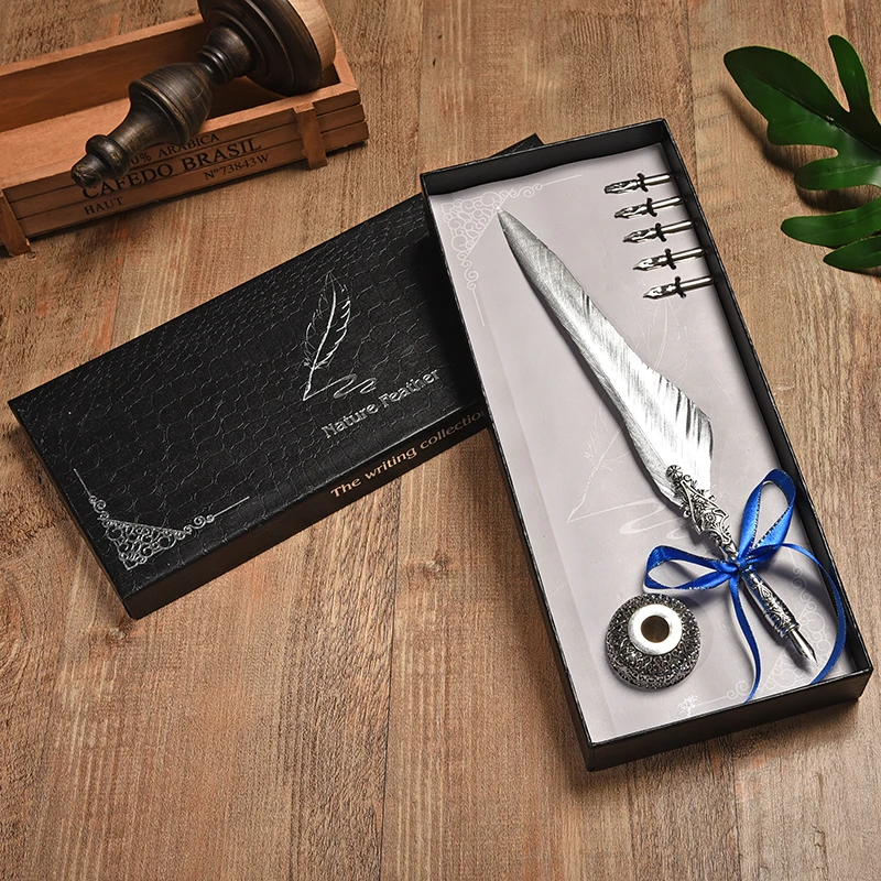 Vintage Feather Fountain Pen Set Valentine's Day Birthday Gift oblique pen inserted ink Carved Calligraphy Pen Office Supplies
Vintage Feather Fountain Pen Set Valentine's Day Birthday Gift oblique pen inserted ink Carved Calligraphy Pen Office Supplies