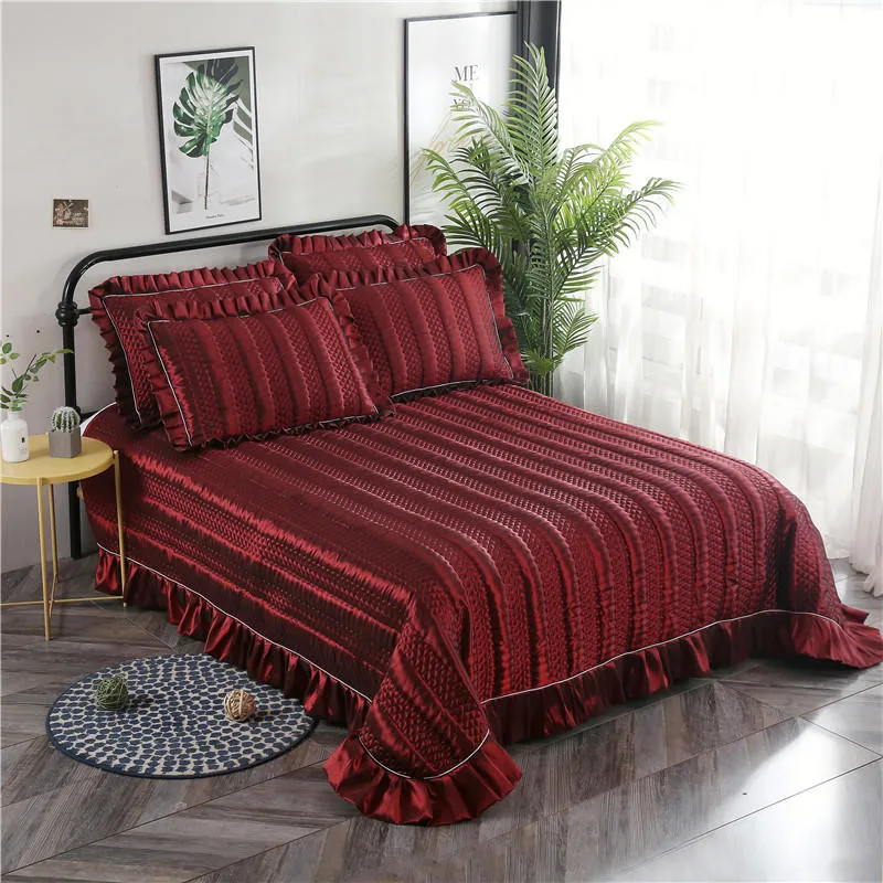 Red Gray Blue Purple Luxury European Polyester Cotton Quilted Bedspread Bed Cover Bed Sheet Bed Linen Blanket Pillowcases 3pcs
Red Gray Blue Purple Luxury European Polyester Cotton Quilted Bedspread Bed Cover Bed Sheet Bed Linen Blanket Pillowcases 3pcs