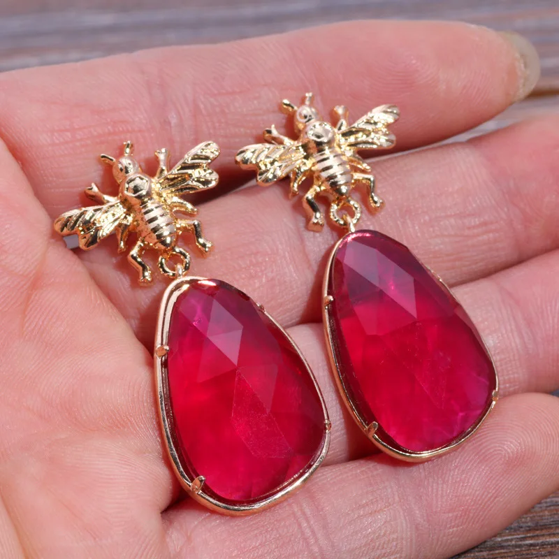 Bohemian Gold Bee Dangle Earrings for Women Fashion Jewelry Wedding Statement Big Drop Earings Bijoux Engagement Party Brincos
Bohemian Gold Bee Dangle Earrings for Women Fashion Jewelry Wedding Statement Big Drop Earings Bijoux Engagement Party Brincos