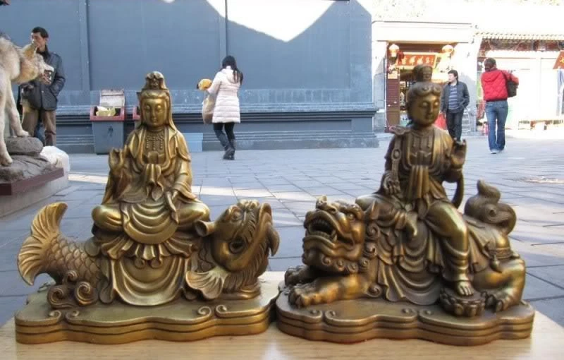 A Pair China classical brass wenshu puxian Kwan-yin Bodhisattva ride on beast Statue 17cm
A Pair China classical brass wenshu puxian Kwan-yin Bodhisattva ride on beast Statue 17cm