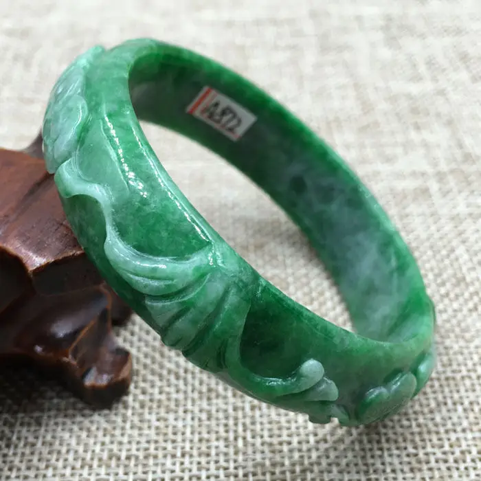 A-872 Vintage China Hand-carved Emerald Green Jadeite Jade Bangle Bracelet 57mm 28% 10.13
A-872 Vintage China Hand-carved Emerald Green Jadeite Jade Bangle Bracelet 57mm 28% 10.13