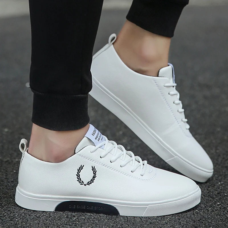 HEINRICH Male Casual Shoes New Fashion Breathable PU Leather Sneakers For Men Autumn Flat Shoes Men Zapatos Casual Hombre
HEINRICH Male Casual Shoes New Fashion Breathable PU Leather Sneakers For Men Autumn Flat Shoes Men Zapatos Casual Hombre