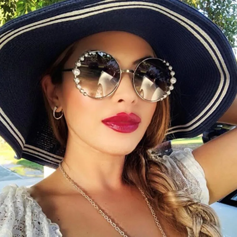 HBK Round Pearl Sunglasses Modis Oculos De Sol feminino 2019 Luxury Vintage Women Brand Designer Sun Glasses Gradient UV400
HBK Round Pearl Sunglasses Modis Oculos De Sol feminino 2019 Luxury Vintage Women Brand Designer Sun Glasses Gradient UV400