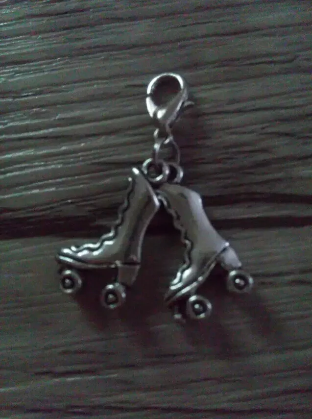 Vintage Silvers ONE PAIR ROLLER SKATES Alloy Floating Locket Charms Pendants Clasp Clip For Bracelet Women DIY Jewelry C115 | Украшения и