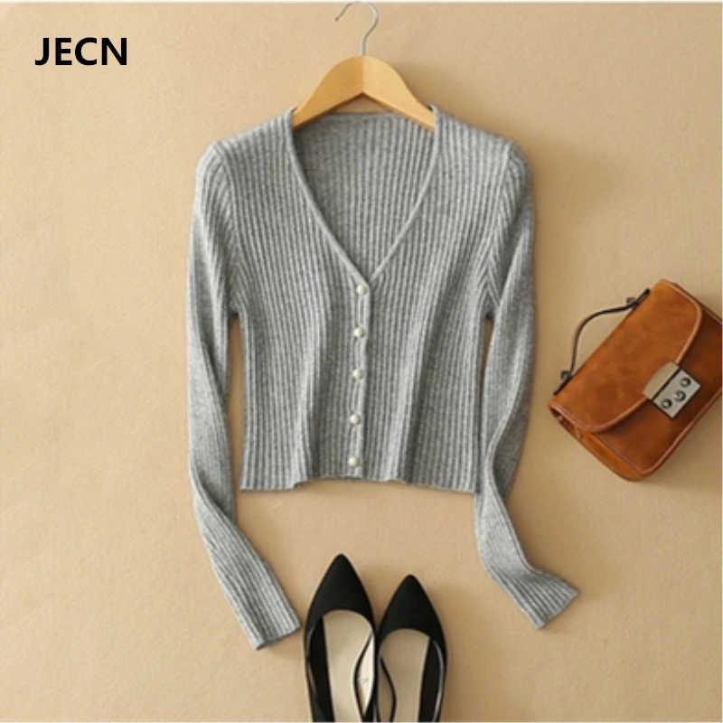 JECH women's spring and autumn new solid color short knit sweater V-neck slim pumping pearl buckle cashmere sweater cardigan
JECH women's spring and autumn new solid color short knit sweater V-neck slim pumping pearl buckle cashmere sweater cardigan