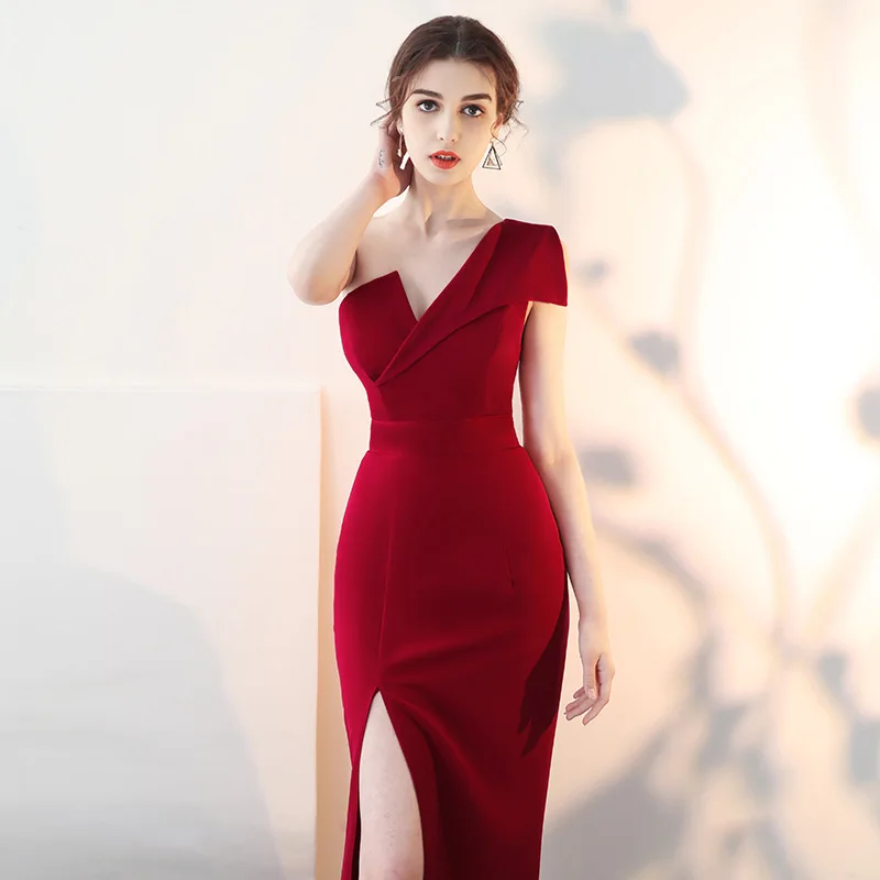 Burgundy Sexy Long Single Shoulder Wedding Toast Dress New Spring Banquet Evening Female Bride Skirt Sleeveless Vestido XS-2XL
Burgundy Sexy Long Single Shoulder Wedding Toast Dress New Spring Banquet Evening Female Bride Skirt Sleeveless Vestido XS-2XL