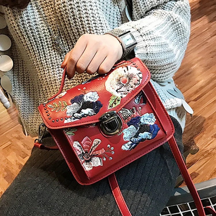 Personality Design Luxury Embroidered Flower Handbags Women National style Rivets Shoulder Bags Small Crossbody Bag For Female
Personality Design Luxury Embroidered Flower Handbags Women National style Rivets Shoulder Bags Small Crossbody Bag For Female