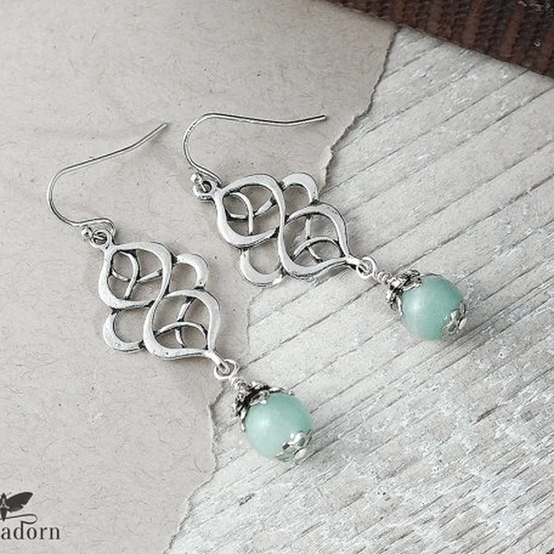 Bohemian Natural Turquoises Tassel Chain Hollow Flower Dangle Hook Earrings for Women
Bohemian Natural Turquoises Tassel Chain Hollow Flower Dangle Hook Earrings for Women