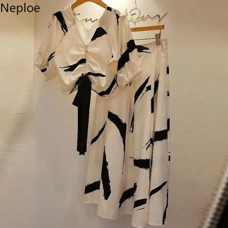 Neploe Women 2 Piece Outfit Spring 2019 Korean V-Neck Short Sleeve Print Blouse+Solid Print Long Skirts Women Sets 43210
Neploe Women 2 Piece Outfit Spring 2019 Korean V-Neck Short Sleeve Print Blouse+Solid Print Long Skirts Women Sets 43210