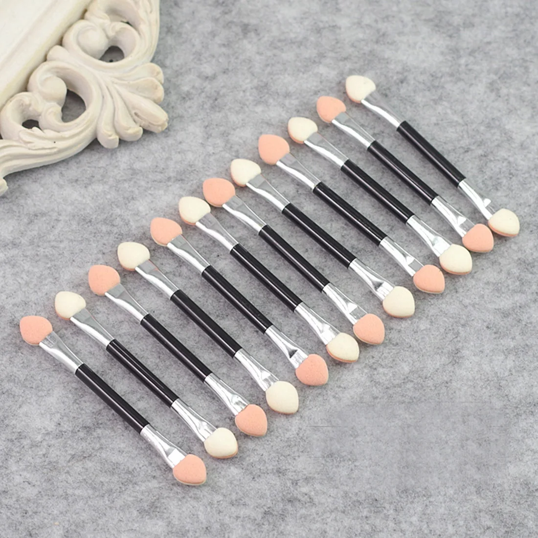 12Pcs/set Makeup Eye Shadow Eye line Brush Sponge Applicator Make Up Brushes Tool for Women Beauty
12Pcs/set Makeup Eye Shadow Eye line Brush Sponge Applicator Make Up Brushes Tool for Women Beauty