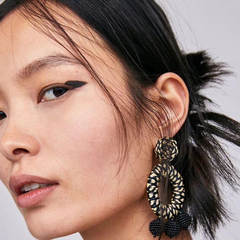 Girlgo 2018 ZA New Two Raffia Hoop Earrings With Beads Women Brand Black Drop Statement Earrings Charm Dangle Jewelry Pendientes
Girlgo 2018 ZA New Two Raffia Hoop Earrings With Beads Women Brand Black Drop Statement Earrings Charm Dangle Jewelry Pendientes