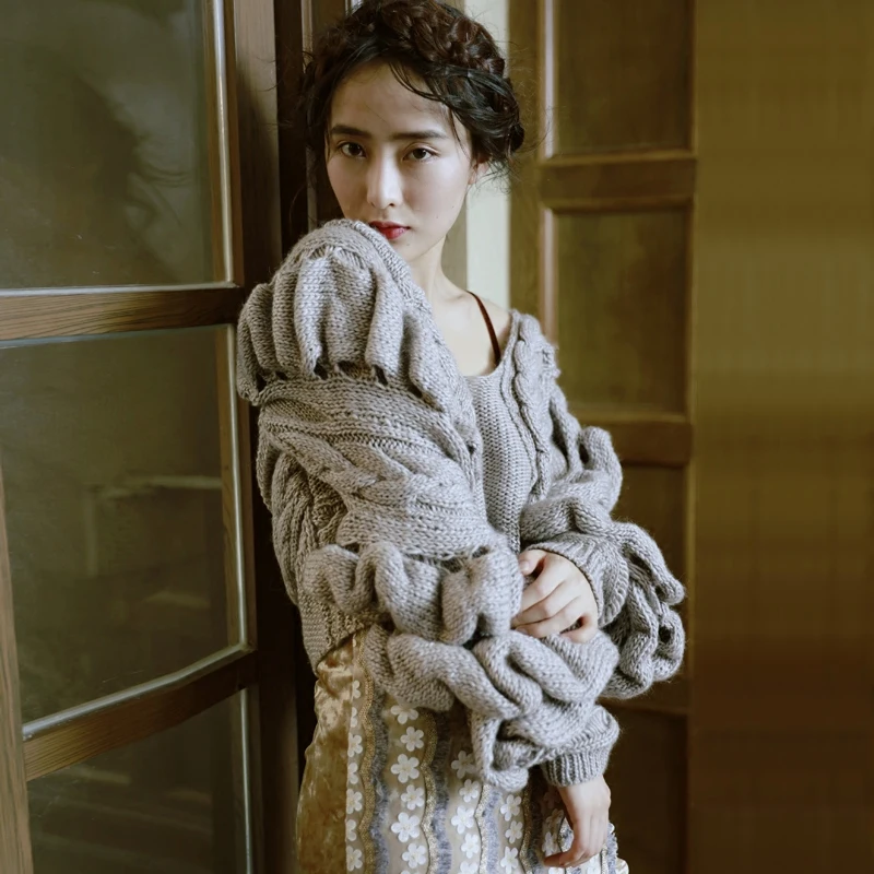 LYNETTE'S CHINOISERIE Spring Autumn Women High Grade Grey Original Design Pullover Wool Sweater
LYNETTE'S CHINOISERIE Spring Autumn Women High Grade Grey Original Design Pullover Wool Sweater