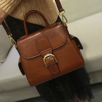 2019 New European and American style leather bag oil wax cowhide riding a portable single-shoulder oblique bag tide
2019 New European and American style leather bag oil wax cowhide riding a portable single-shoulder oblique bag tide