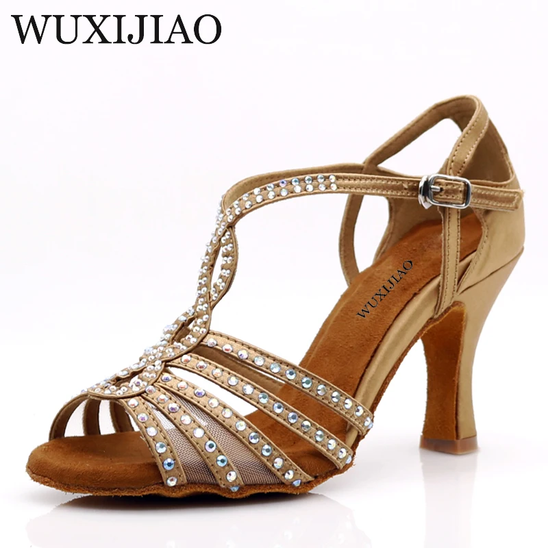 WUXIJIAO Latin dance shoes Women Flash Satin brown wide thin high heel 9cm Salsa Performance Ballroom dancing shoes
WUXIJIAO Latin dance shoes Women Flash Satin brown wide thin high heel 9cm Salsa Performance Ballroom dancing shoes