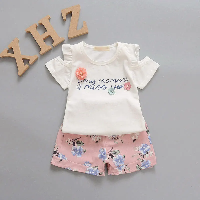 2019 summer new Korean fashion short sleeve open shoulder plus floral shorts two-piece suit
2019 summer new Korean fashion short sleeve open shoulder plus floral shorts two-piece suit