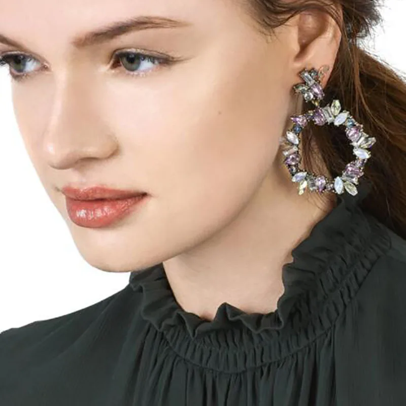 PPG&PGG 2018 Round Charm Drop Dangle Crystal Earrings For Women Hot Sale Wedding Gift Earring Vintage Jewelry Statement Bijoux
PPG&PGG 2018 Round Charm Drop Dangle Crystal Earrings For Women Hot Sale Wedding Gift Earring Vintage Jewelry Statement Bijoux