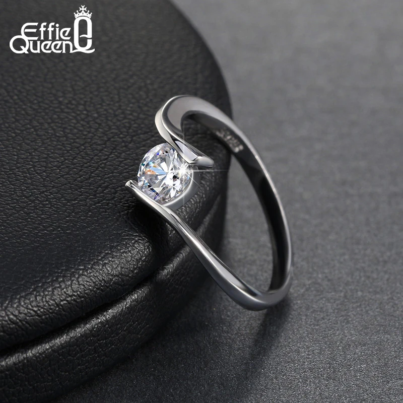 Effie Queen New Simple Design AAA Grade Austrian Zircon Ring Single Zircon Women Wedding Engagement Ring DR06
Effie Queen New Simple Design AAA Grade Austrian Zircon Ring Single Zircon Women Wedding Engagement Ring DR06