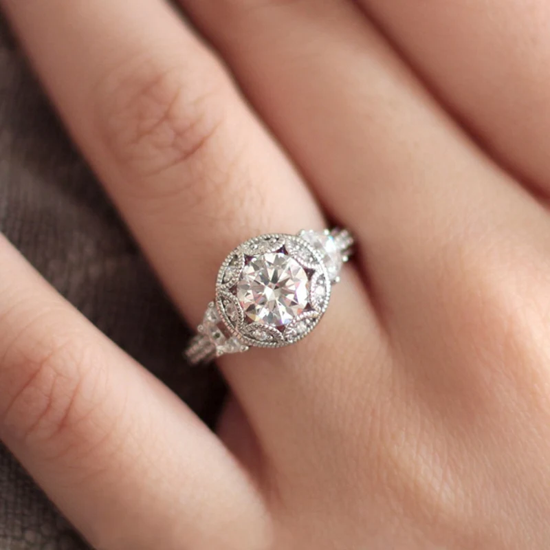 Creative Simulation Carat Inlay Half Moon Zircon Ring Wedding Crystal Silver Ring Fashion Vintage Women Jewelry
Creative Simulation Carat Inlay Half Moon Zircon Ring Wedding Crystal Silver Ring Fashion Vintage Women Jewelry