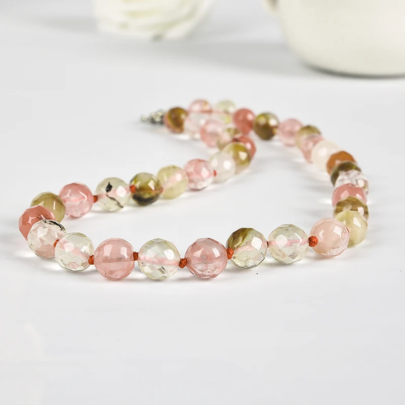 A watermelon crystal necklace mixed with various colors Give her the least beautiful gift
A watermelon crystal necklace mixed with various colors Give her the least beautiful gift