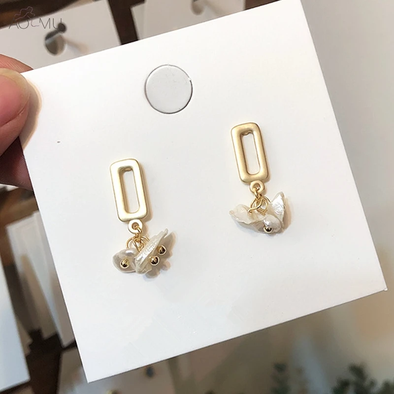 AOMU Sweet S925 Sterling Silver Pin Freshwater Pearl Tassel Geometric Hollow Metal Stud Earrings for Women Girl Jewelry
AOMU Sweet S925 Sterling Silver Pin Freshwater Pearl Tassel Geometric Hollow Metal Stud Earrings for Women Girl Jewelry