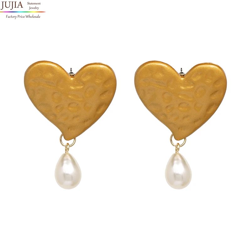JUJIA 3 colors wholesale fashion metal heart pendant earrings statement good quality simulated pearl ZA earring
JUJIA 3 colors wholesale fashion metal heart pendant earrings statement good quality simulated pearl ZA earring