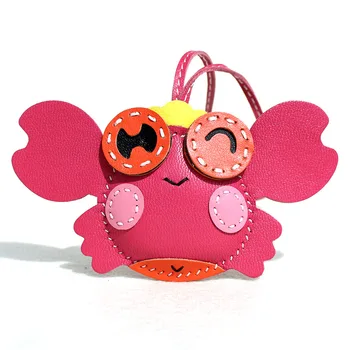Brand Luxury Cute Crab Handmade Soft Lambskin Genuine Leather Keychain Animal Key Chain Women Ladies Bag pendant accessories
Brand Luxury Cute Crab Handmade Soft Lambskin Genuine Leather Keychain Animal Key Chain Women Ladies Bag pendant accessories