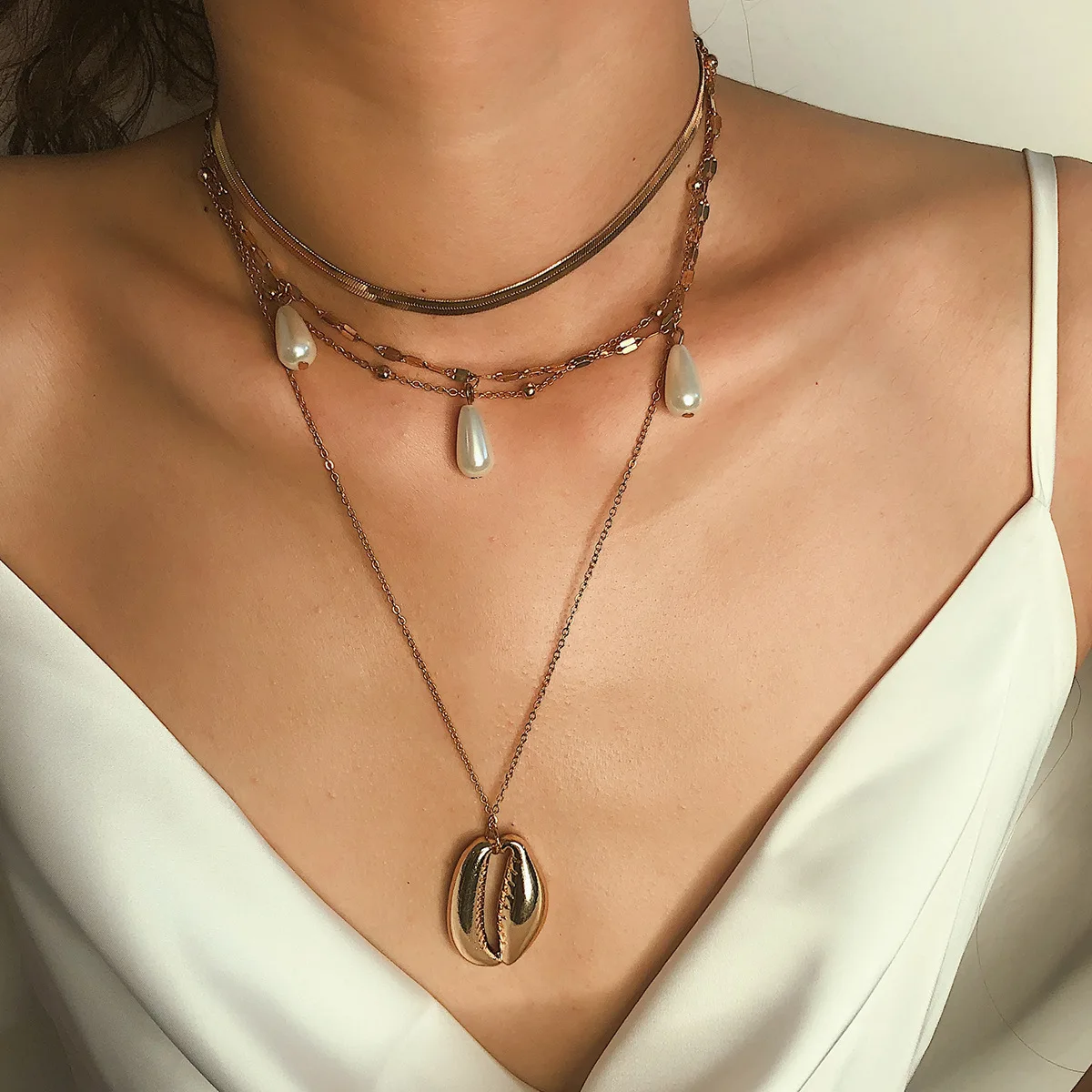 2019 New Fashion Imitation Pearl Choker Necklace Women Gold Color Bead Cowrie Big Sea Shell Pendant Necklace Statement Collier
2019 New Fashion Imitation Pearl Choker Necklace Women Gold Color Bead Cowrie Big Sea Shell Pendant Necklace Statement Collier