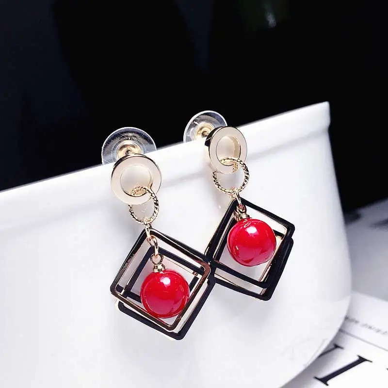 Fashion Geometric Red White Pearl Earrings Woman Temperament Personality Earing Hanging Fashion Jewelry Trend
Fashion Geometric Red White Pearl Earrings Woman Temperament Personality Earing Hanging Fashion Jewelry Trend