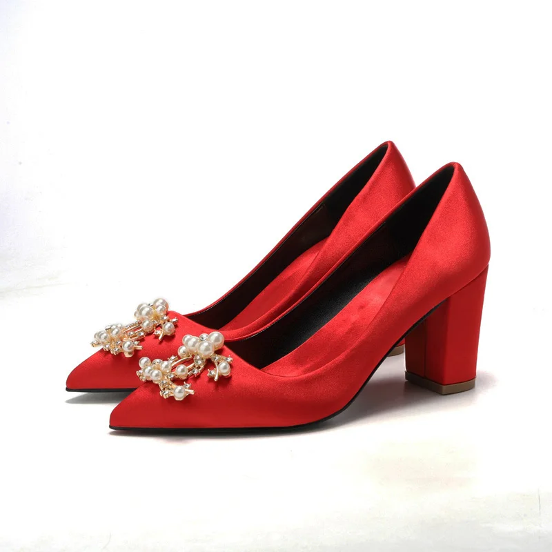 Chunky Women Heels Satin Chinese Wedding Shoes for Matron Pointed Toe Lady Shoes
Chunky Women Heels Satin Chinese Wedding Shoes for Matron Pointed Toe Lady Shoes