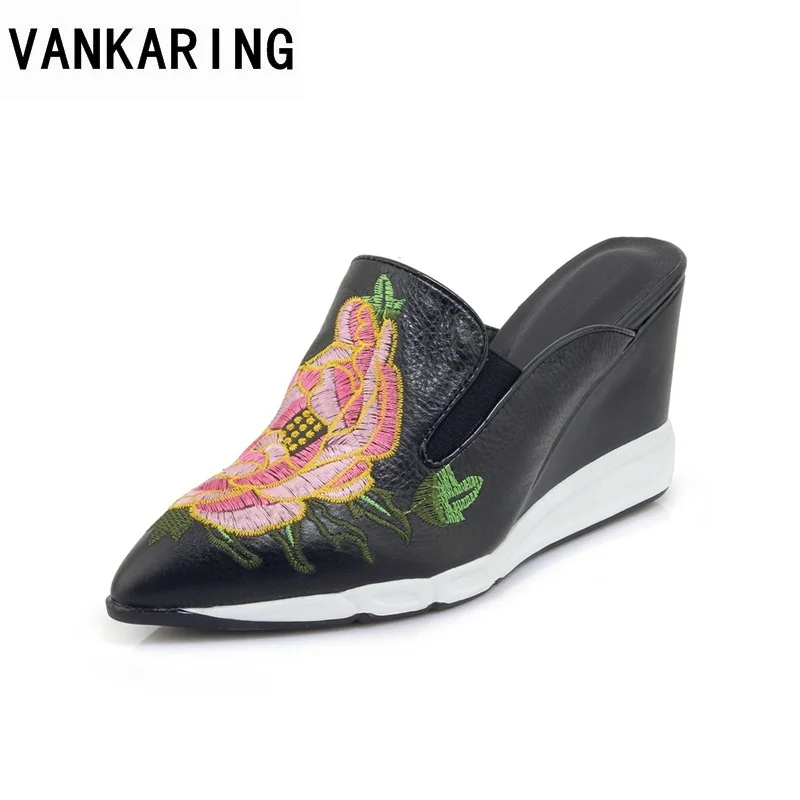 VANKARING hot sandals woman 2018 summer slippers women embroidery gold platform sandals ladies casual pointed toe wedges shoes
VANKARING hot sandals woman 2018 summer slippers women embroidery gold platform sandals ladies casual pointed toe wedges shoes