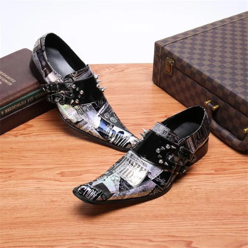 Italy Luxury Patent Leather Men Oxford Shoes Square Toe graffiti Rivets Men Dress Shoes Metal buckle Wedding Formal Brogue Shoes
Italy Luxury Patent Leather Men Oxford Shoes Square Toe graffiti Rivets Men Dress Shoes Metal buckle Wedding Formal Brogue Shoes