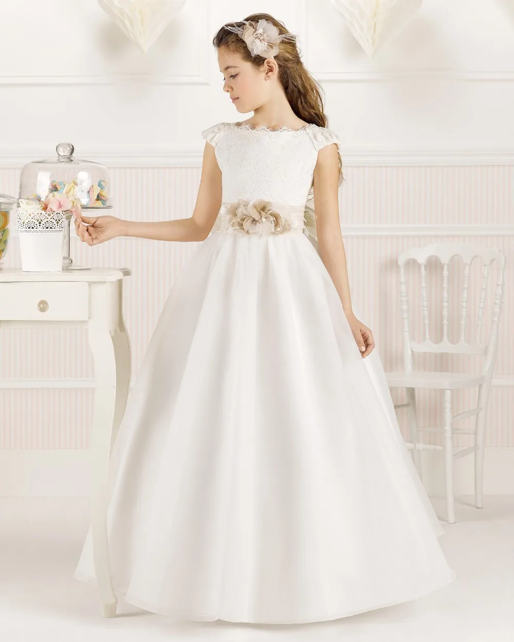 A-Line Scoop Neck Flower Girl Dresses Sleeveless Floor-Length Lace Top Satin First Communion Dress for Girls White Ivorylx 
A-Line Scoop Neck Flower Girl Dresses Sleeveless Floor-Length Lace Top Satin First Communion Dress for Girls White Ivorylx