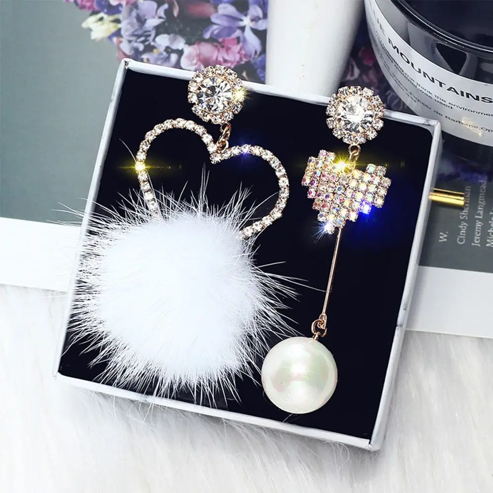 1Pair Elegant Pink Crystal Love Heart Asymmetry Dangle Earrings White Fur Ball Rhinestone Drop Earrings for Women Jewelry Gift
1Pair Elegant Pink Crystal Love Heart Asymmetry Dangle Earrings White Fur Ball Rhinestone Drop Earrings for Women Jewelry Gift