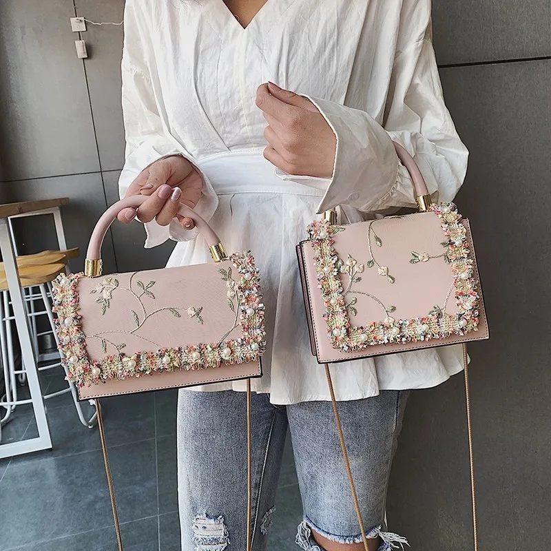 Fashion Bags Ladies Luxury Messenger Bags 2019 Bolsas Mujer Small Flowers Handbag Embroidery Shoulder Crossbody Bags For Women
Fashion Bags Ladies Luxury Messenger Bags 2019 Bolsas Mujer Small Flowers Handbag Embroidery Shoulder Crossbody Bags For Women