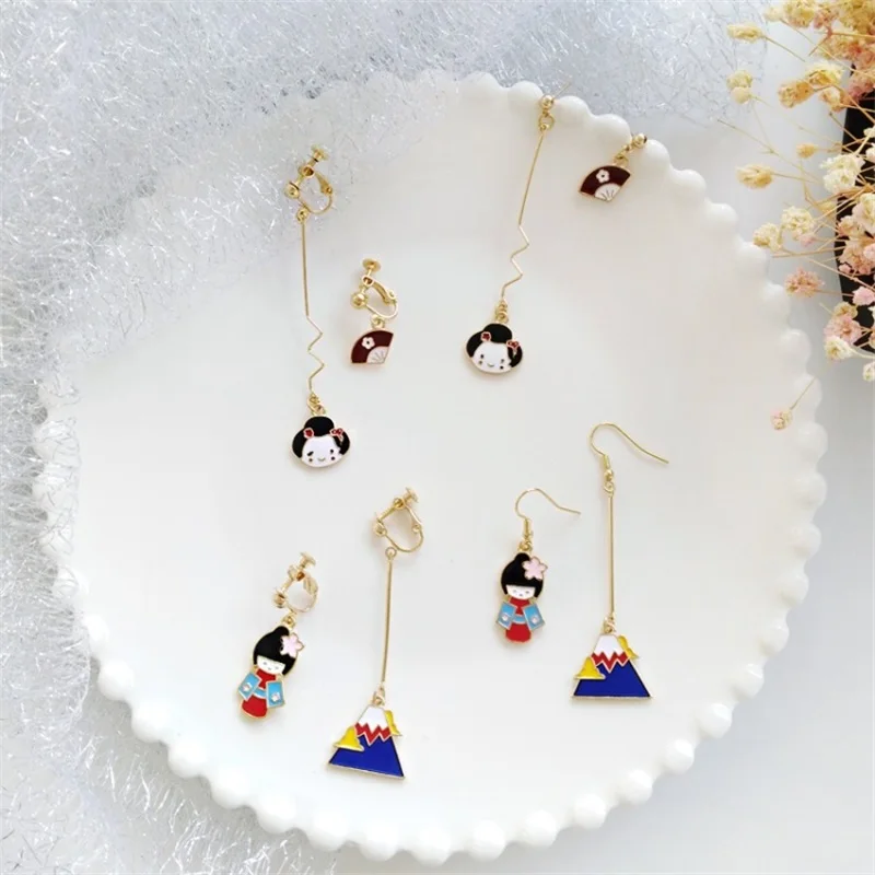 MINGQI Fashion Cartoon Anime Characters Mount Fuji fan Asymmetric Earrings Ear clips Japanese and Korean Trendy Women jewelry
MINGQI Fashion Cartoon Anime Characters Mount Fuji fan Asymmetric Earrings Ear clips Japanese and Korean Trendy Women jewelry