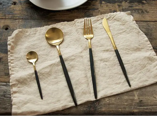 (4pcs/set) Stainless Luxury Set White Black Handle Gold Top Steak Knife Fork Cutlery Set Western Dinnerware Set
(4pcs/set) Stainless Luxury Set White Black Handle Gold Top Steak Knife Fork Cutlery Set Western Dinnerware Set