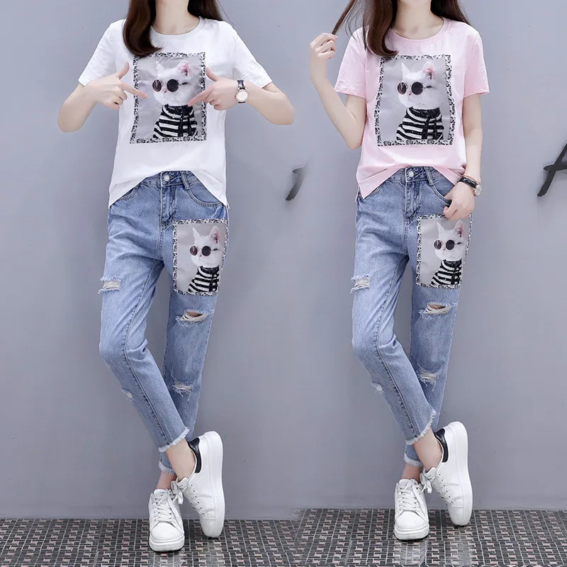 Suit Women Cartoon T Shirts Jeans Suits Casual Short Sleeve Sequins Tshirt+Calf-Length Denim Pants Sets for Ladies Woman
Suit Women Cartoon T Shirts Jeans Suits Casual Short Sleeve Sequins Tshirt+Calf-Length Denim Pants Sets for Ladies Woman