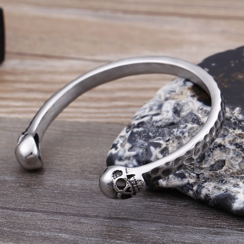 Vintage Titanium Steel Bracelet Opening Gothic Double Cranial Head Bracelet Men and women personality skull jewelry
Vintage Titanium Steel Bracelet Opening Gothic Double Cranial Head Bracelet Men and women personality skull jewelry