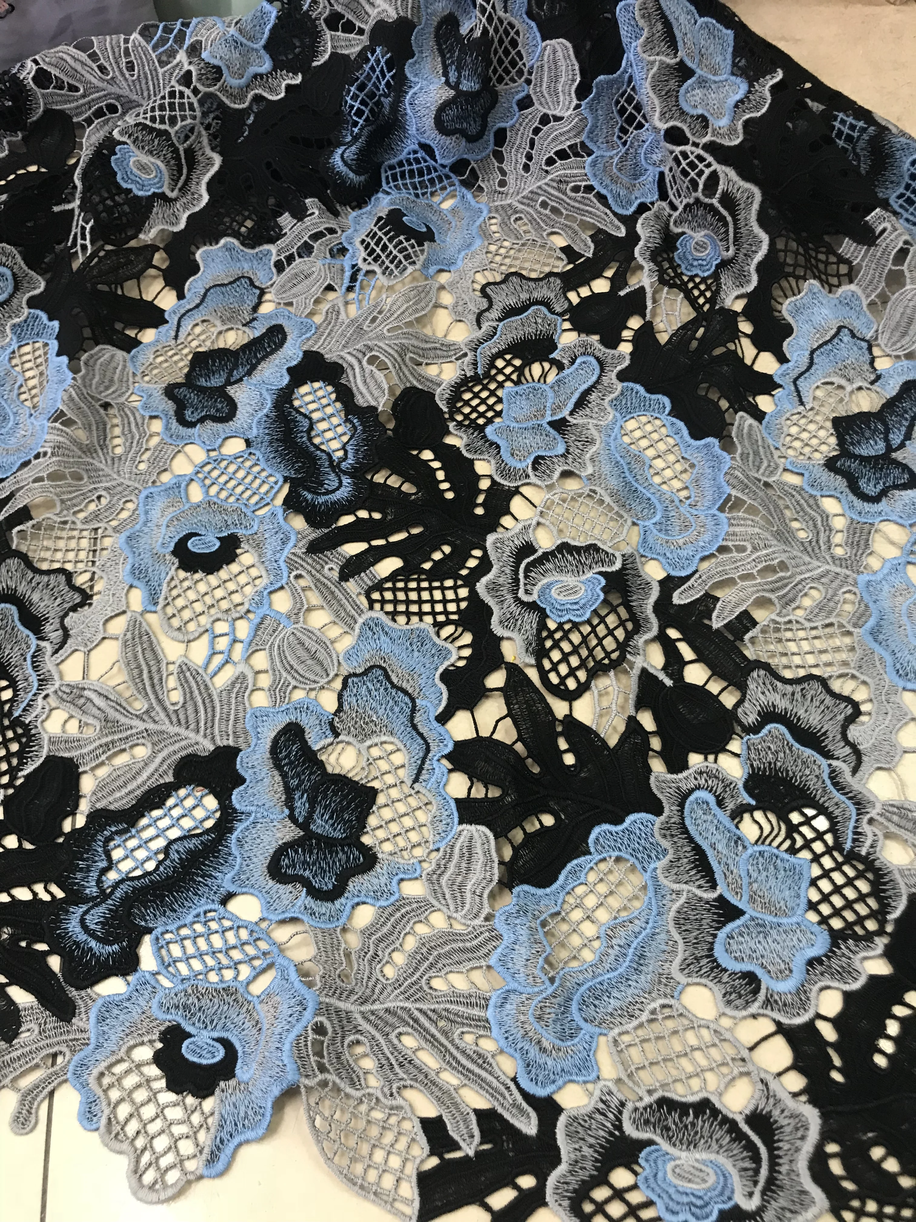 New design and high quality 5yards nice embroidery french net lace fabric JIANXI.C-63413 with top quality
New design and high quality 5yards nice embroidery french net lace fabric JIANXI.C-63413 with top quality