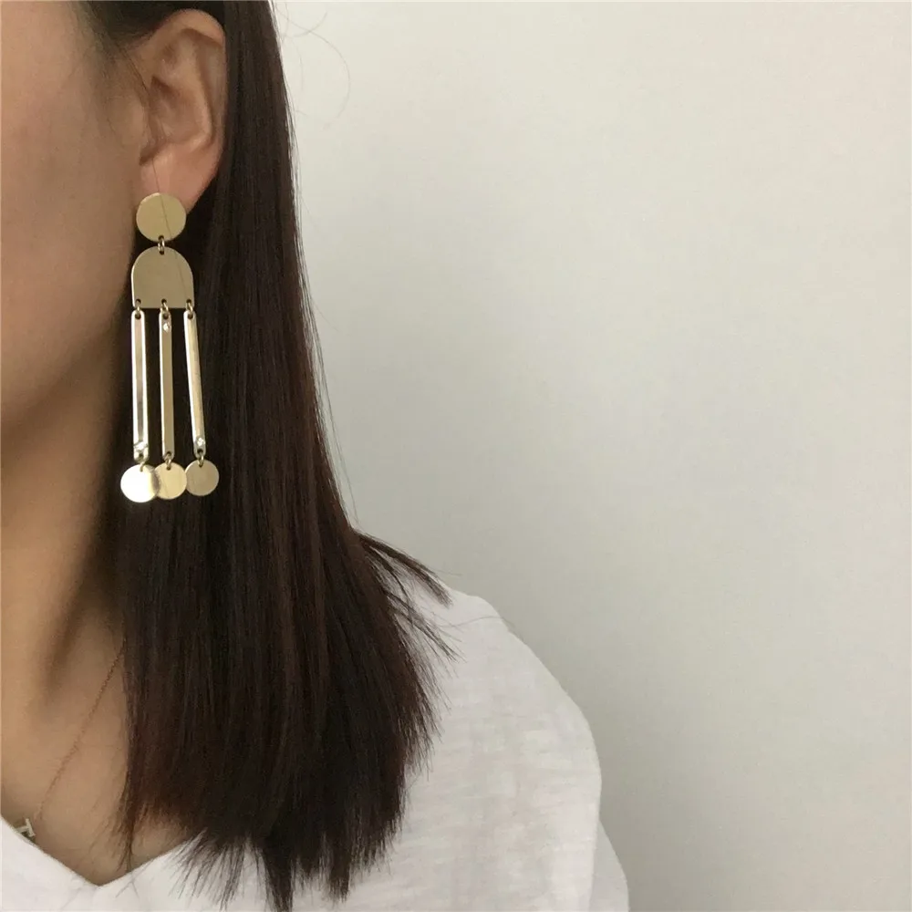 TRENDY GOLD COLOR GEOMETRIC ROUND SQUARE IRREGULAR WITH CLEAR STONE DANGLE EARRING
TRENDY GOLD COLOR GEOMETRIC ROUND SQUARE IRREGULAR WITH CLEAR STONE DANGLE EARRING