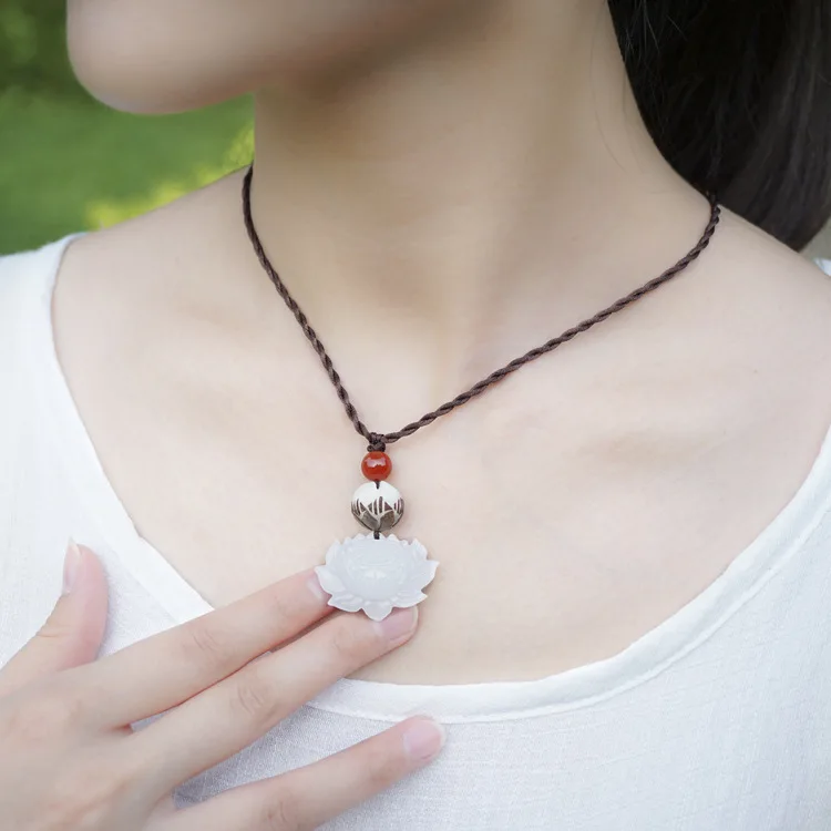 Natural stone lotus necklace short clavicle chain necklace flower red onyx women choker necklace new vintage jewelry 0525
Natural stone lotus necklace short clavicle chain necklace flower red onyx women choker necklace new vintage jewelry 0525
